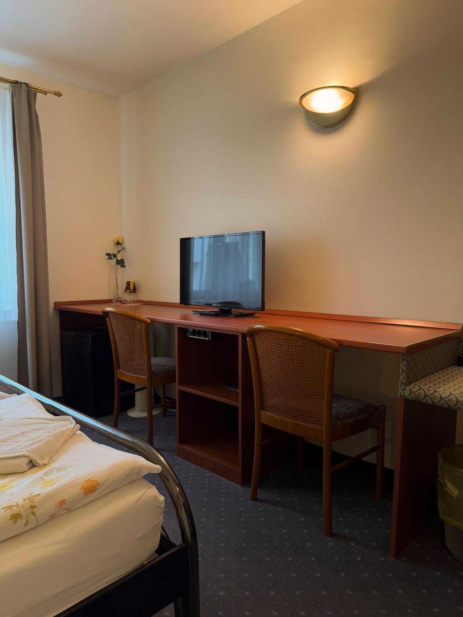 Pension Erlaa Viena Exterior foto