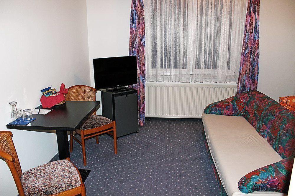 Pension Erlaa Viena Exterior foto